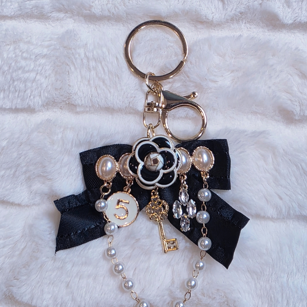 Elegant Black Bow & Pearl Keychain Charm